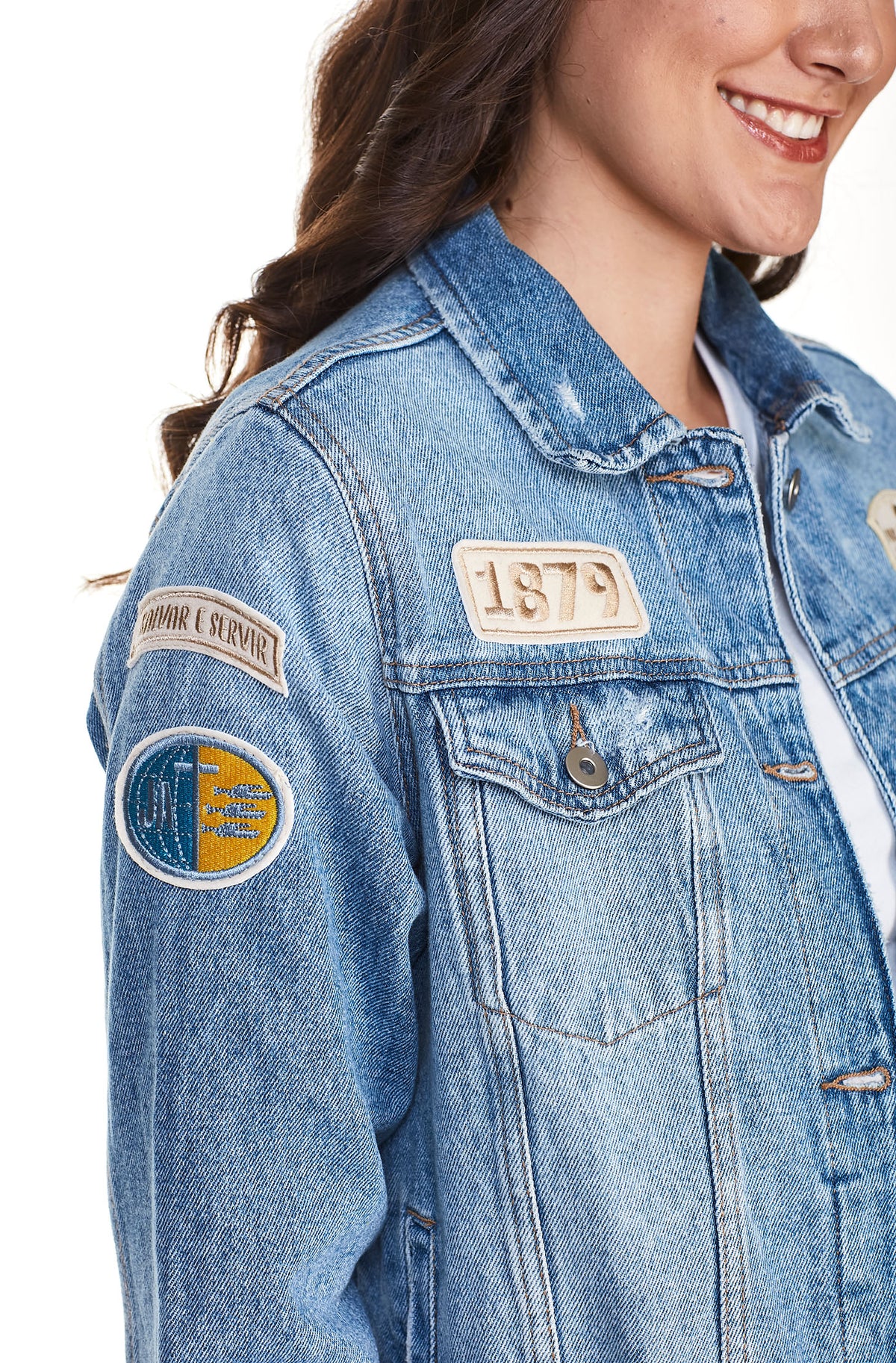 Jaqueta Jeans Com Patches e Pins Jovem Adventista Feminina